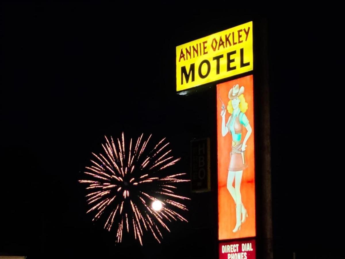 Annie Oakley Motel Oakley Eksteriør bilde